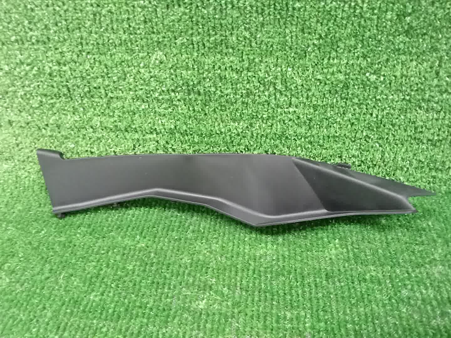 Планка на стеклоочиститель правая HONDA VEZEL RV6 74201-3M0-000 1 ракурс