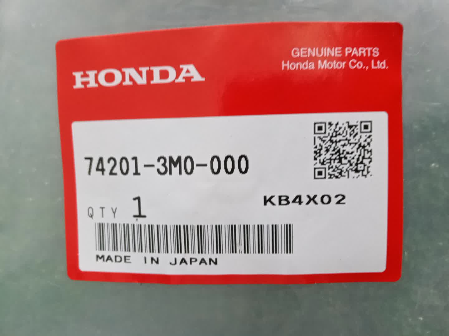 Планка на стеклоочиститель правая HONDA VEZEL RV6 74201-3M0-000 3 ракурс