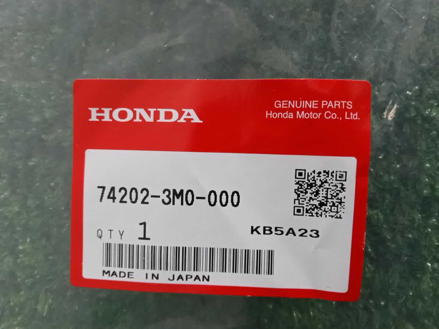 Планка на стеклоочиститель левая HONDA VEZEL RV6 74202-3M0-000 3 ракурс