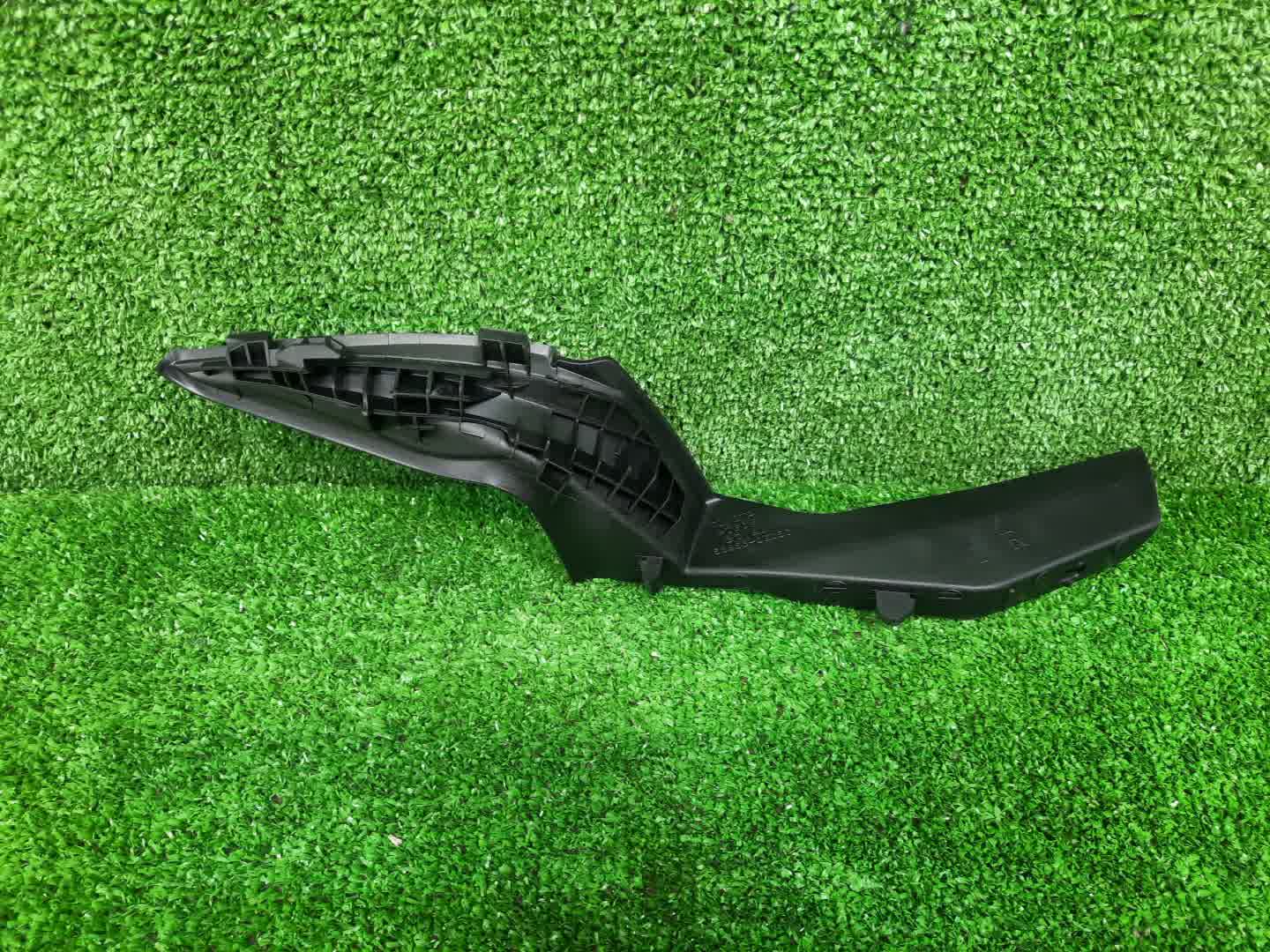 Планка на стеклоочиститель правая TOYOTA HILUX GUN125 53866-0K050 2 ракурс