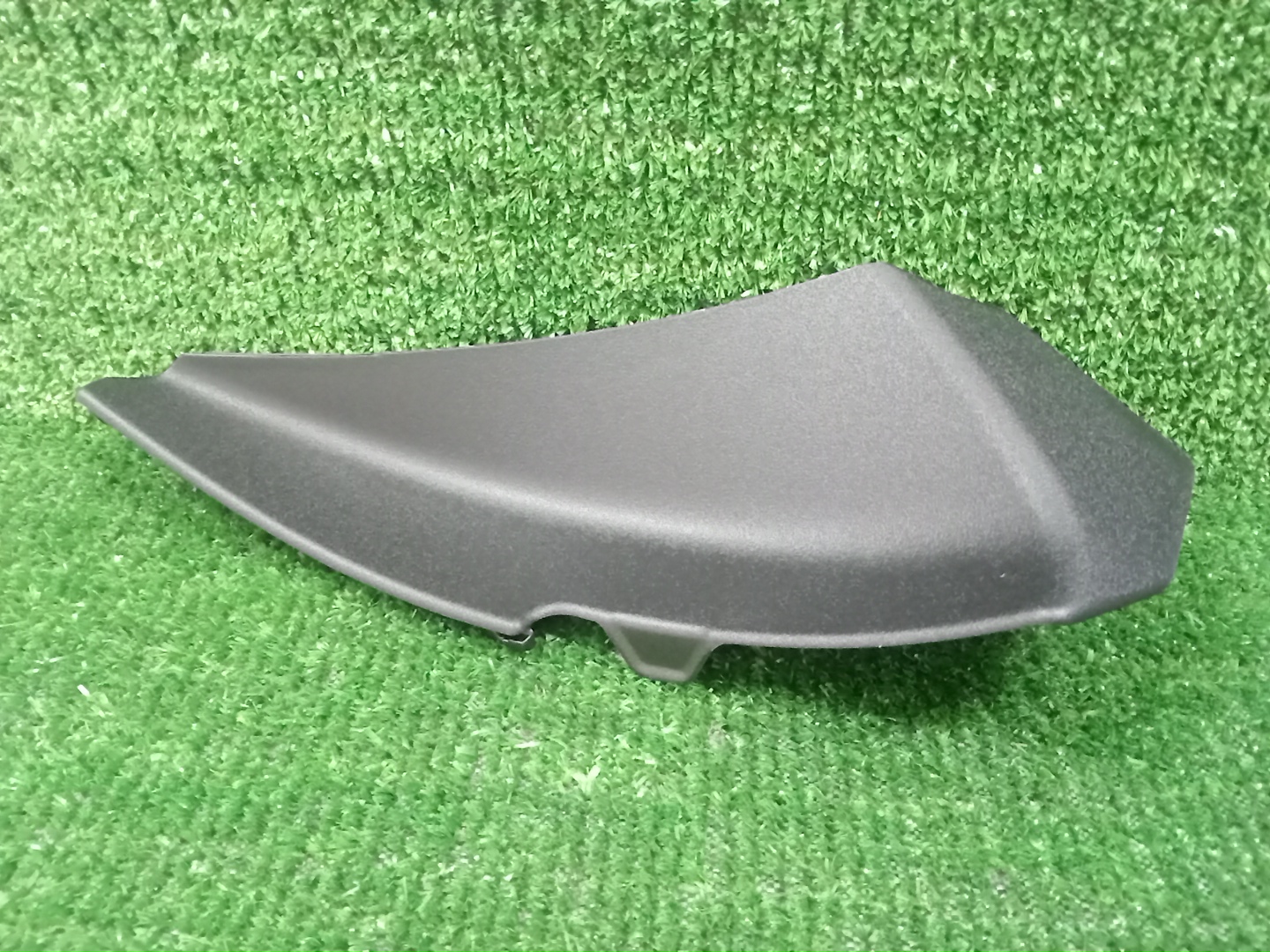 Планка на стеклоочиститель правая HONDA ZR-V 74212-3V0-J00 1 ракурс