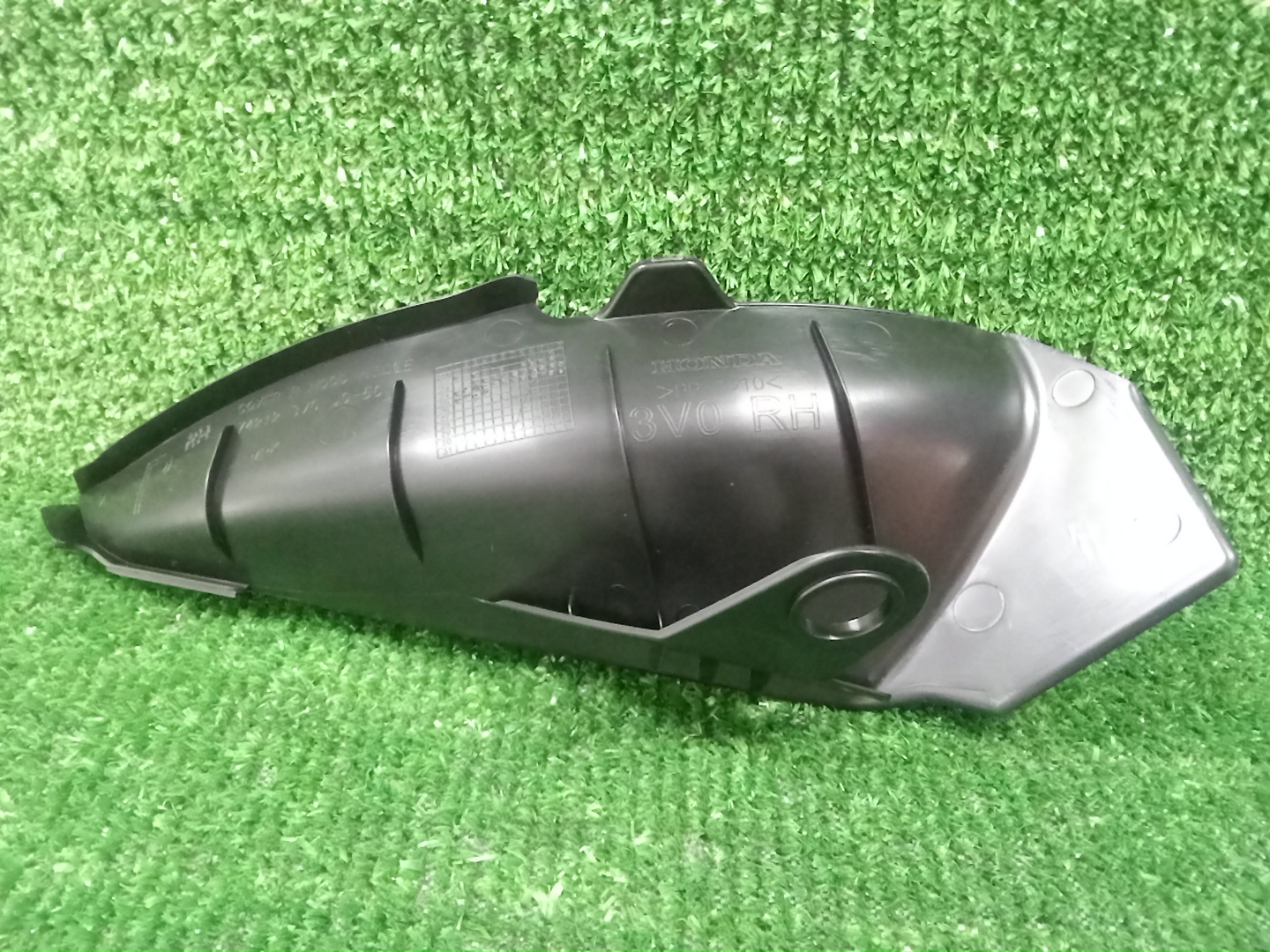 Планка на стеклоочиститель правая HONDA ZR-V 74212-3V0-J00 2 ракурс