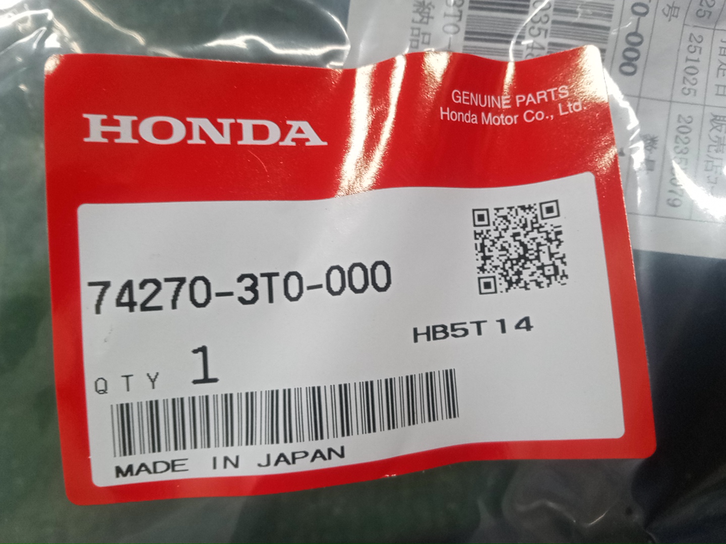 Планка на стеклоочиститель левая передняя HONDA STEPWGN RP7 74270-3T0-000 3 ракурс
