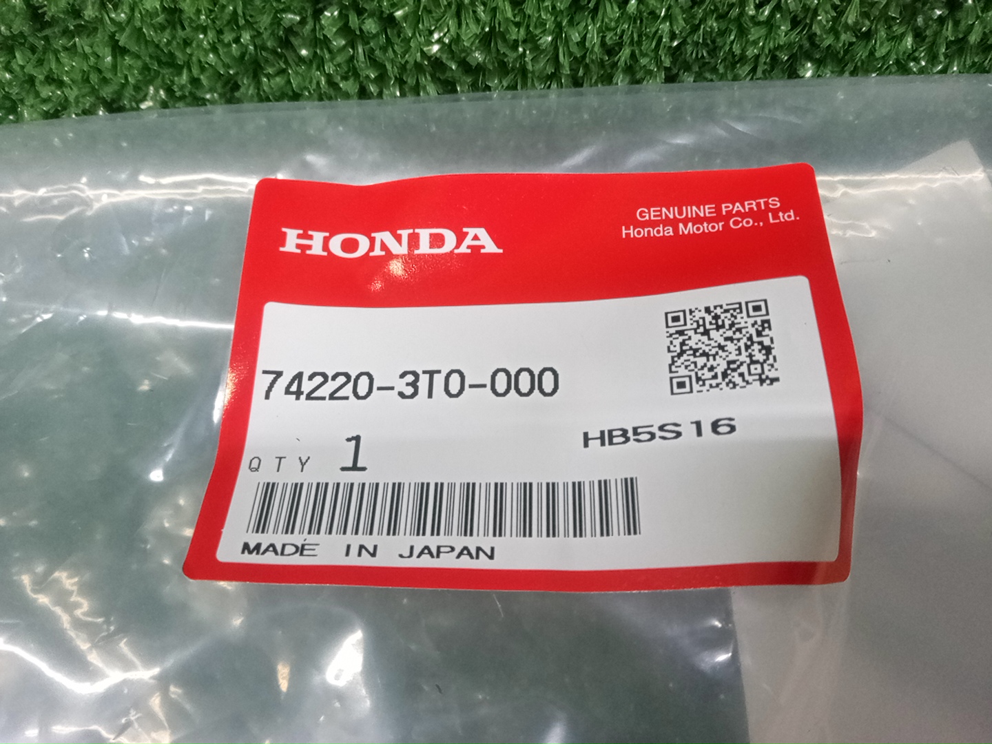 Планка на стеклоочиститель правая передняя HONDA STEPWGN RP7 74220-3T0-000 4 ракурс