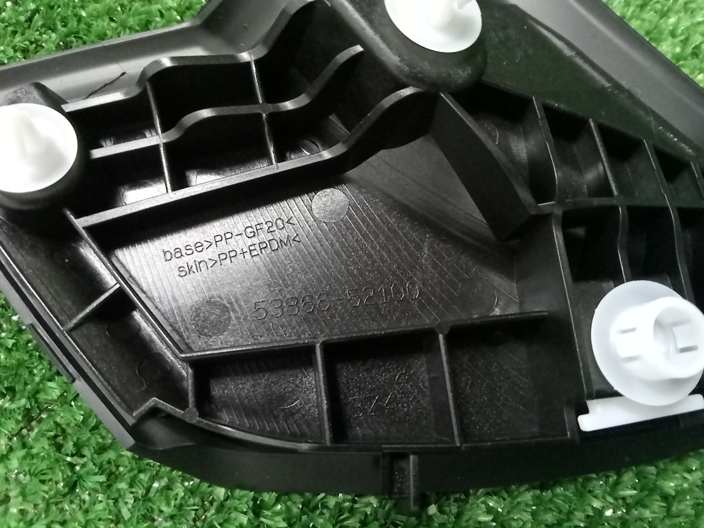 Планка на стеклоочиститель правая передняя TOYOTA AQUA NHP10 53866-52100 3 ракурс