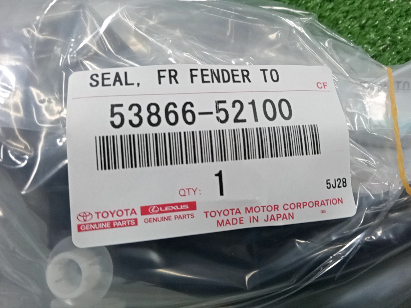 Планка на стеклоочиститель правая передняя TOYOTA AQUA NHP10 53866-52100 4 ракурс