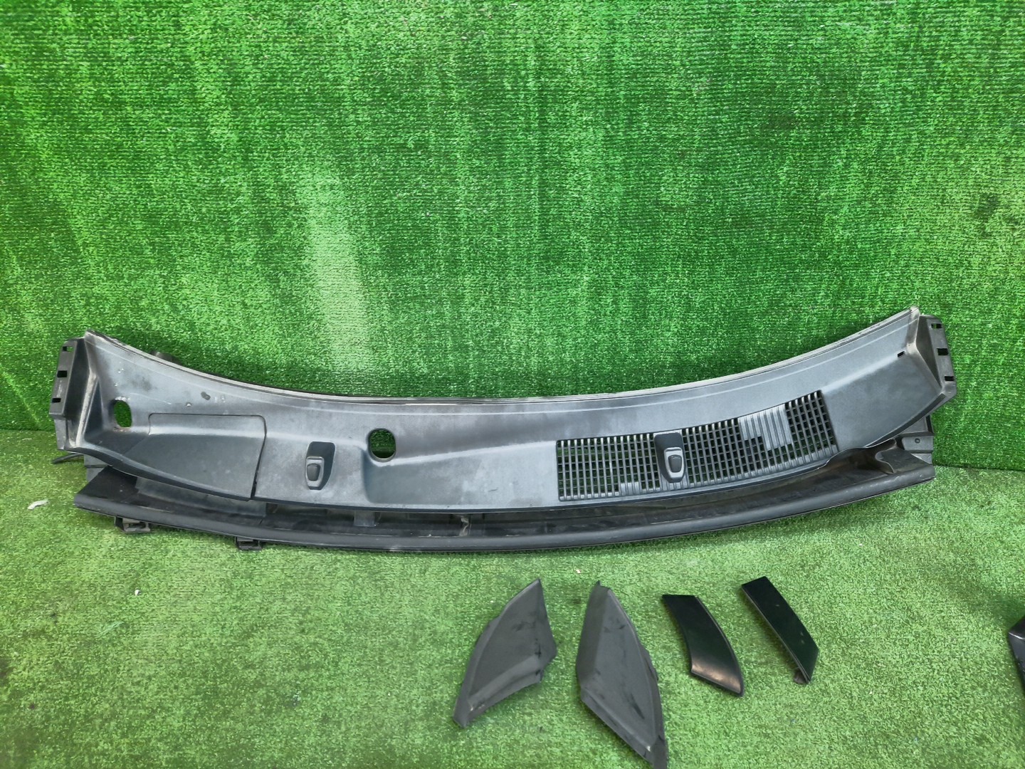 Планка на стеклоочиститель TOYOTA YARIS CROSS MXPJ10, MXPJ15, MXPB10, MXPB15 1 ракурс