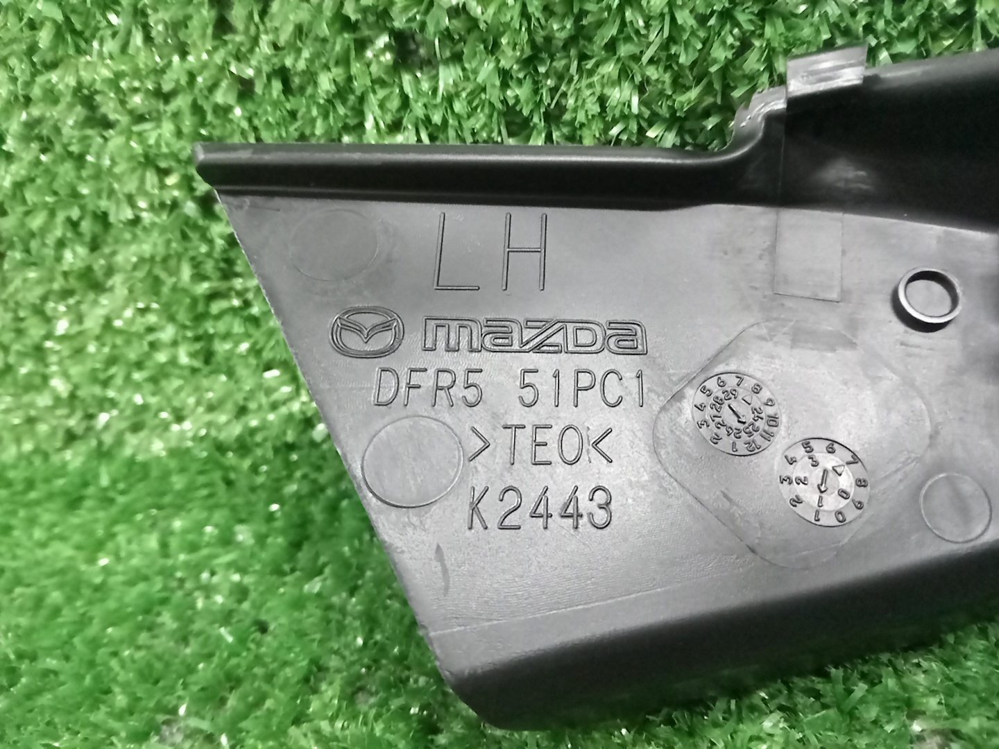 Планка на стеклоочиститель левая MAZDA CX-30 DMEP DFR5-51-PC1 3 ракурс