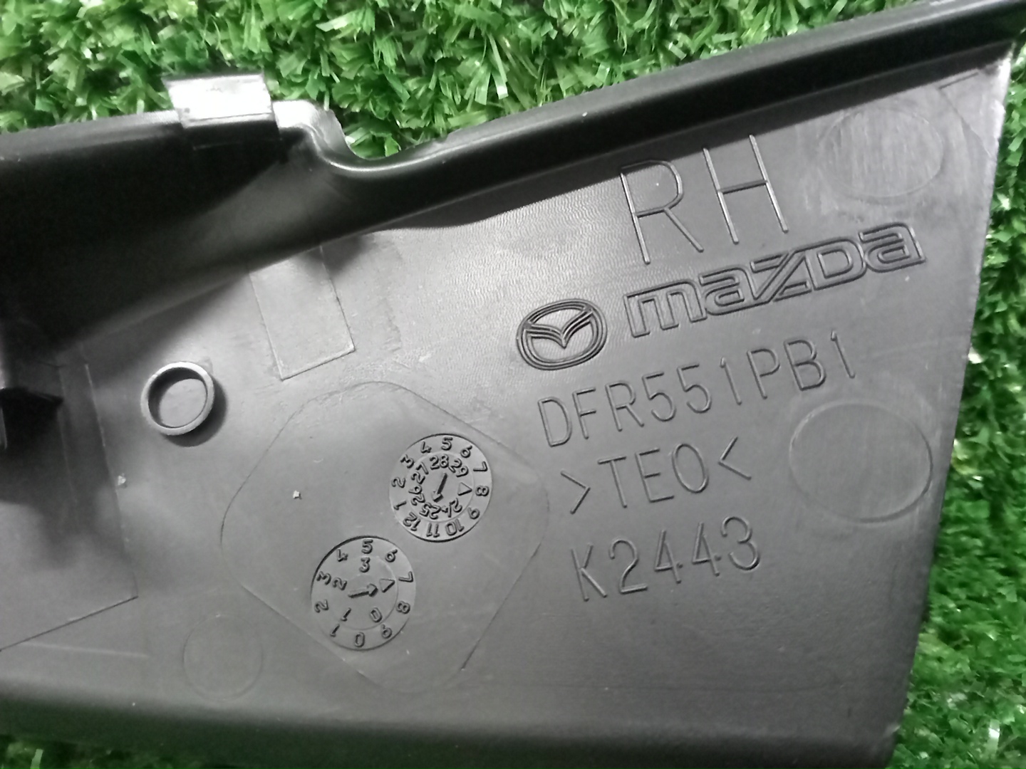 Планка на стеклоочиститель правая MAZDA CX-30 DMEP DFR5-51-PB1 3 ракурс