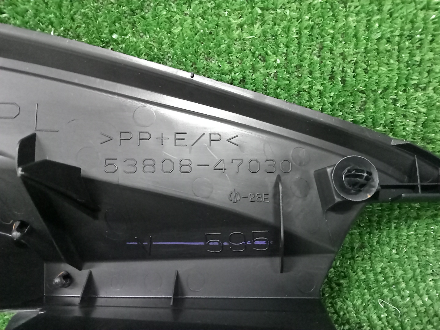 Планка на стеклоочиститель левая передняя TOYOTA PRIUS PHV ZVW52 53808-47030 3 ракурс