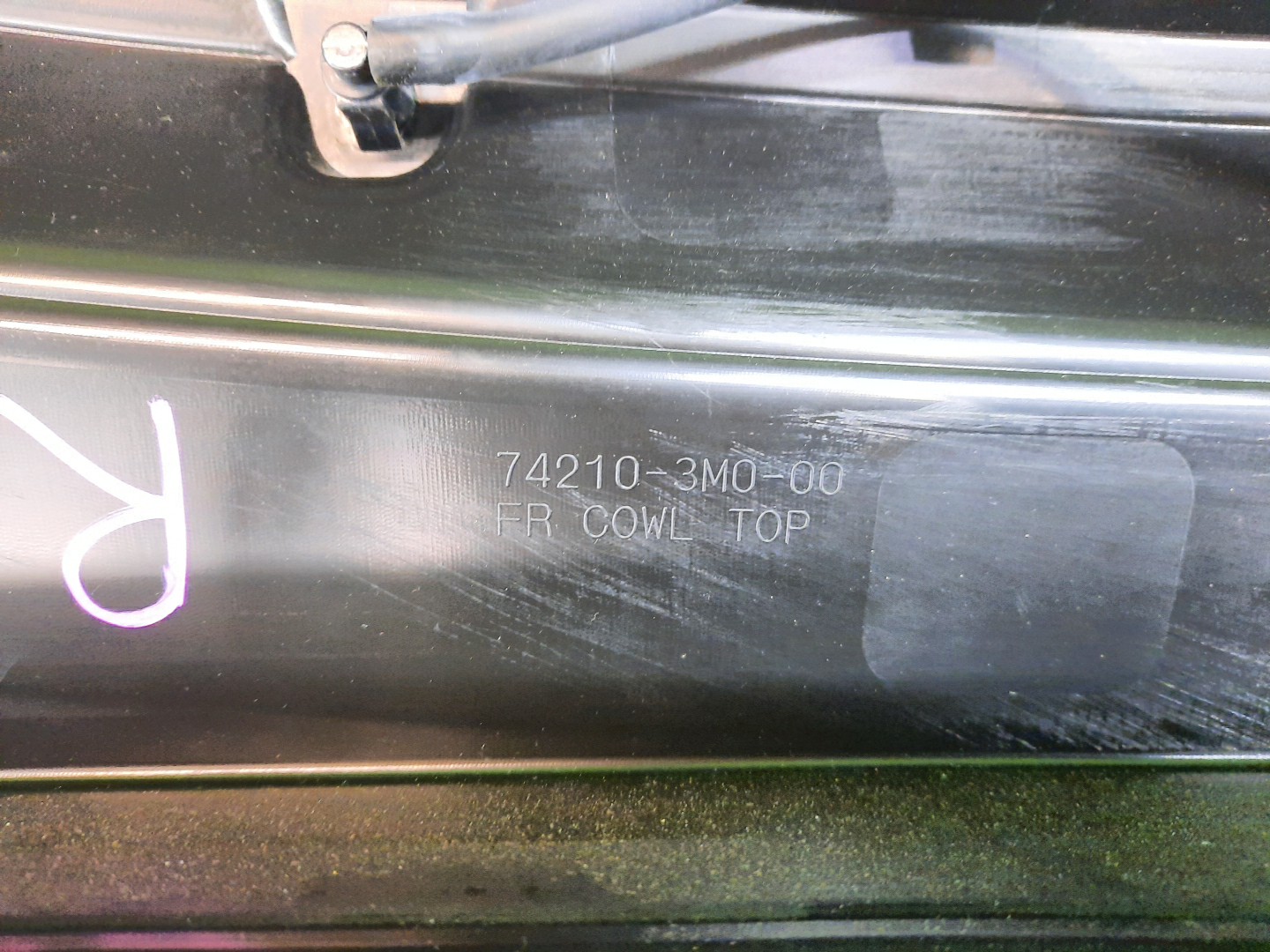 Планка на стеклоочиститель HONDA VEZEL RV5 74210-3M0-00 3 ракурс