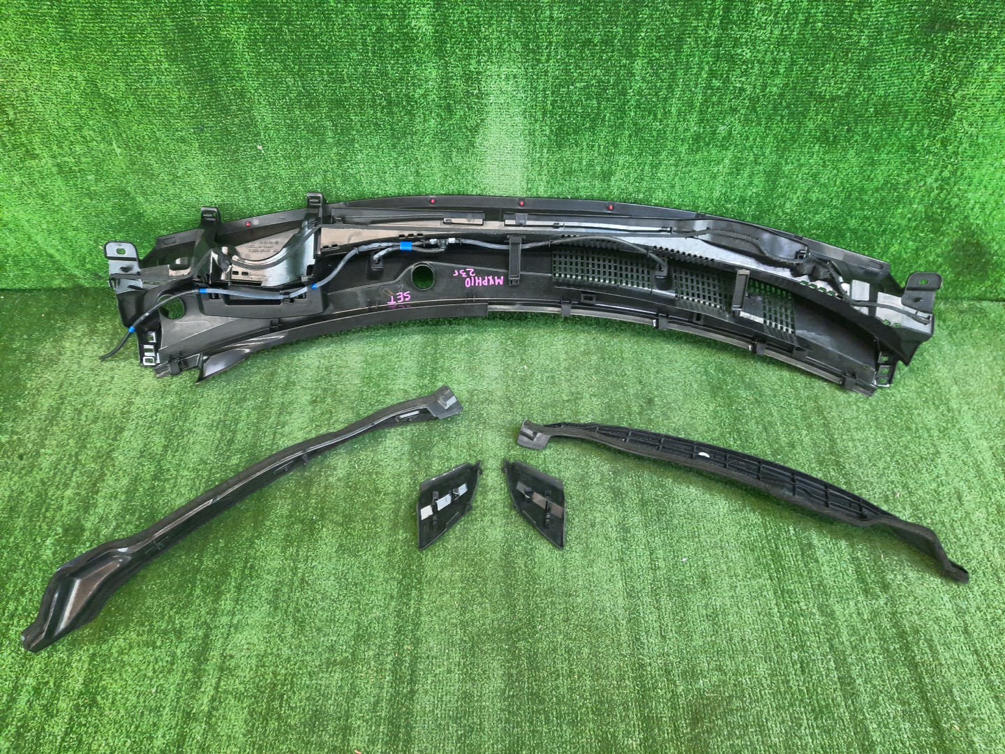 Планка на стеклоочиститель TOYOTA YARIS MXPH10 55781-K0010 2 ракурс