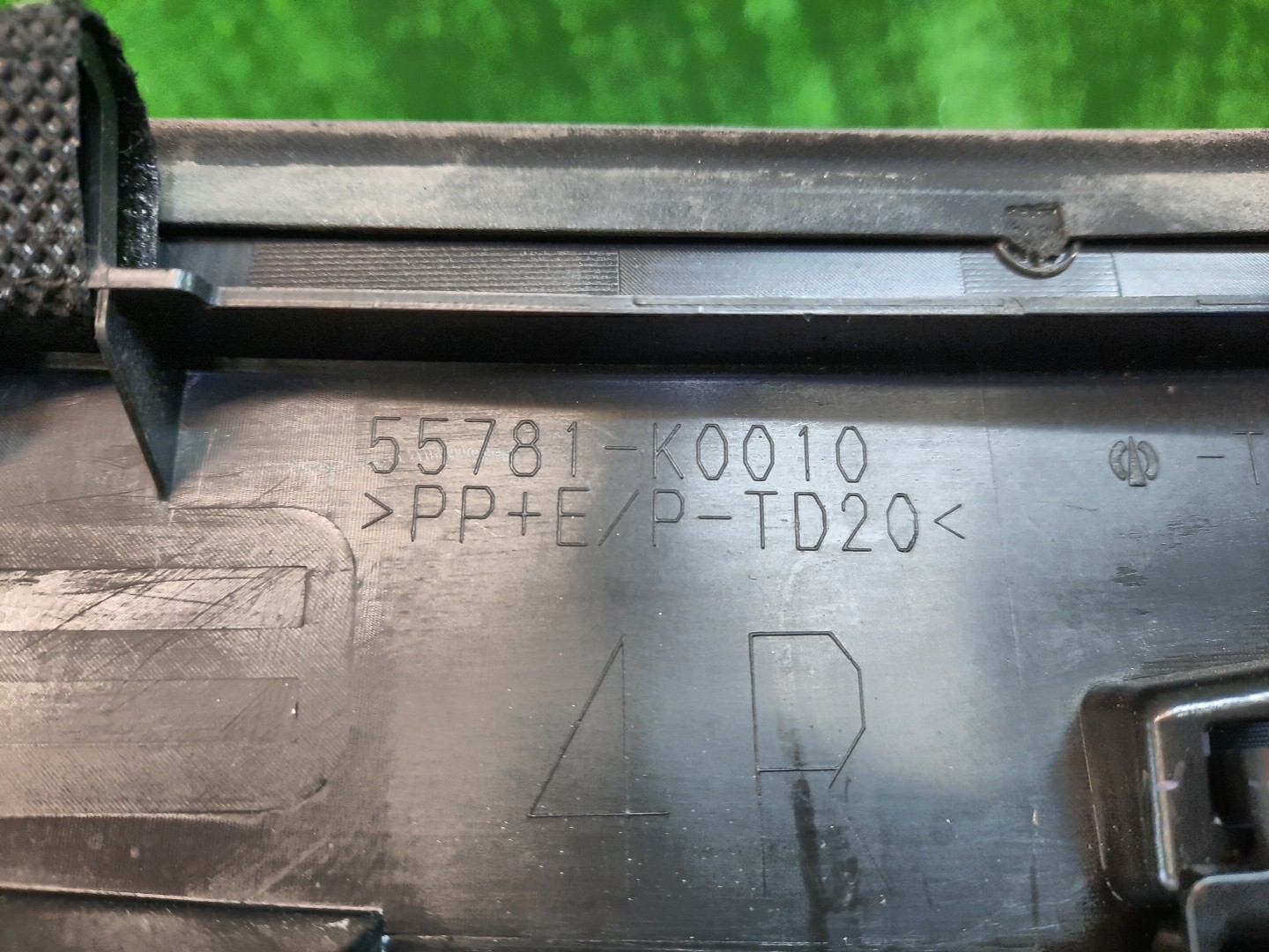 Планка на стеклоочиститель TOYOTA YARIS MXPH10 55781-K0010 3 ракурс