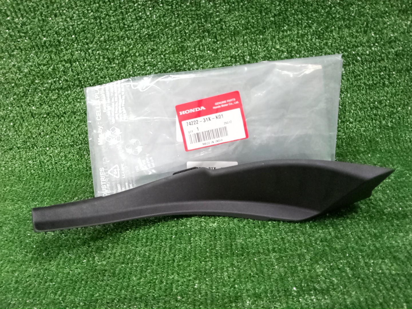 Планка на стеклоочиститель левая передняя HONDA WR-V DG5 74222-31X-K01 1 ракурс Планка на стеклоочиститель левая передняя HONDA WR-V DG5 74222-31X-K01 1 ракурс