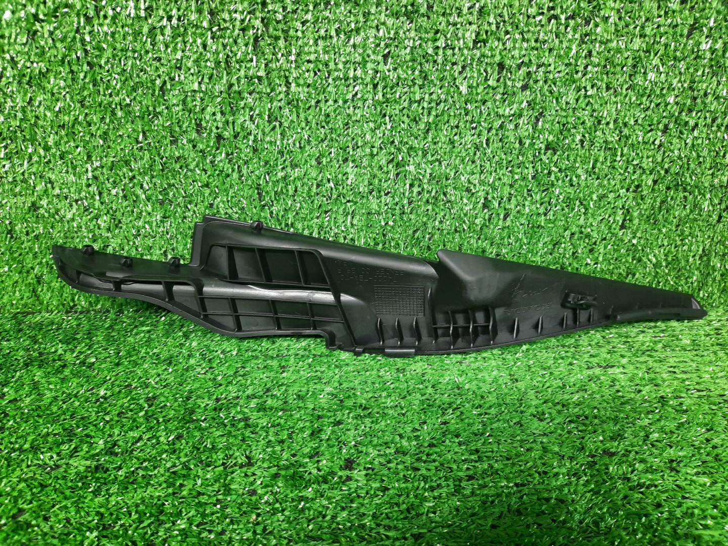 Планка на стеклоочиститель левая передняя HONDA CIVIC FK7 74220-TEA-T00 2 ракурс