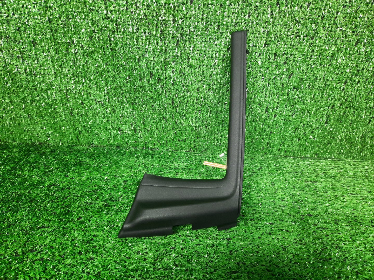 Планка на стеклоочиститель левая TOYOTA VITZ KSP130 53867-52090 1 ракурс