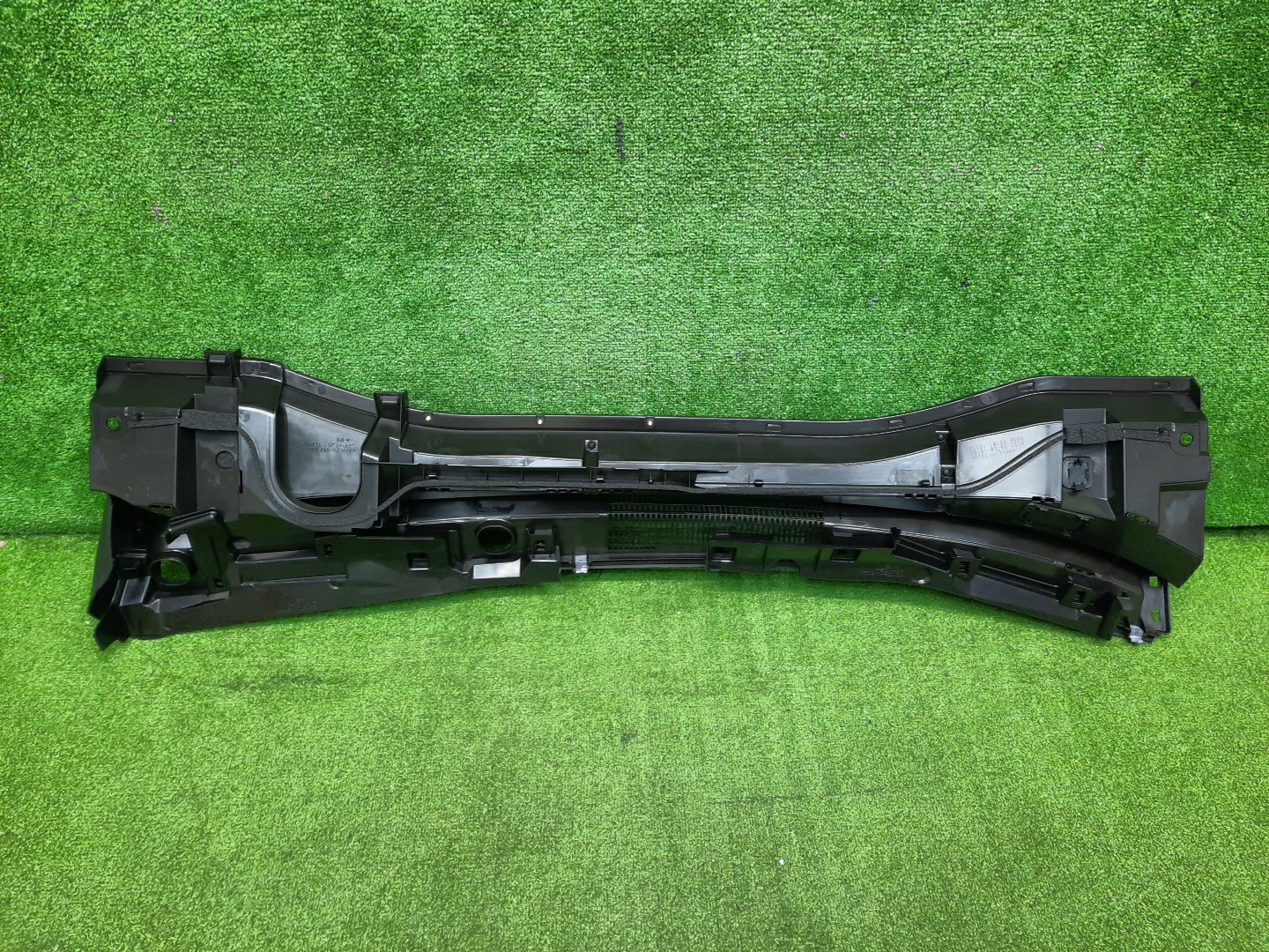 Планка на стеклоочиститель TOYOTA COROLLA CROSS ZSG10 55708-16150 2 ракурс