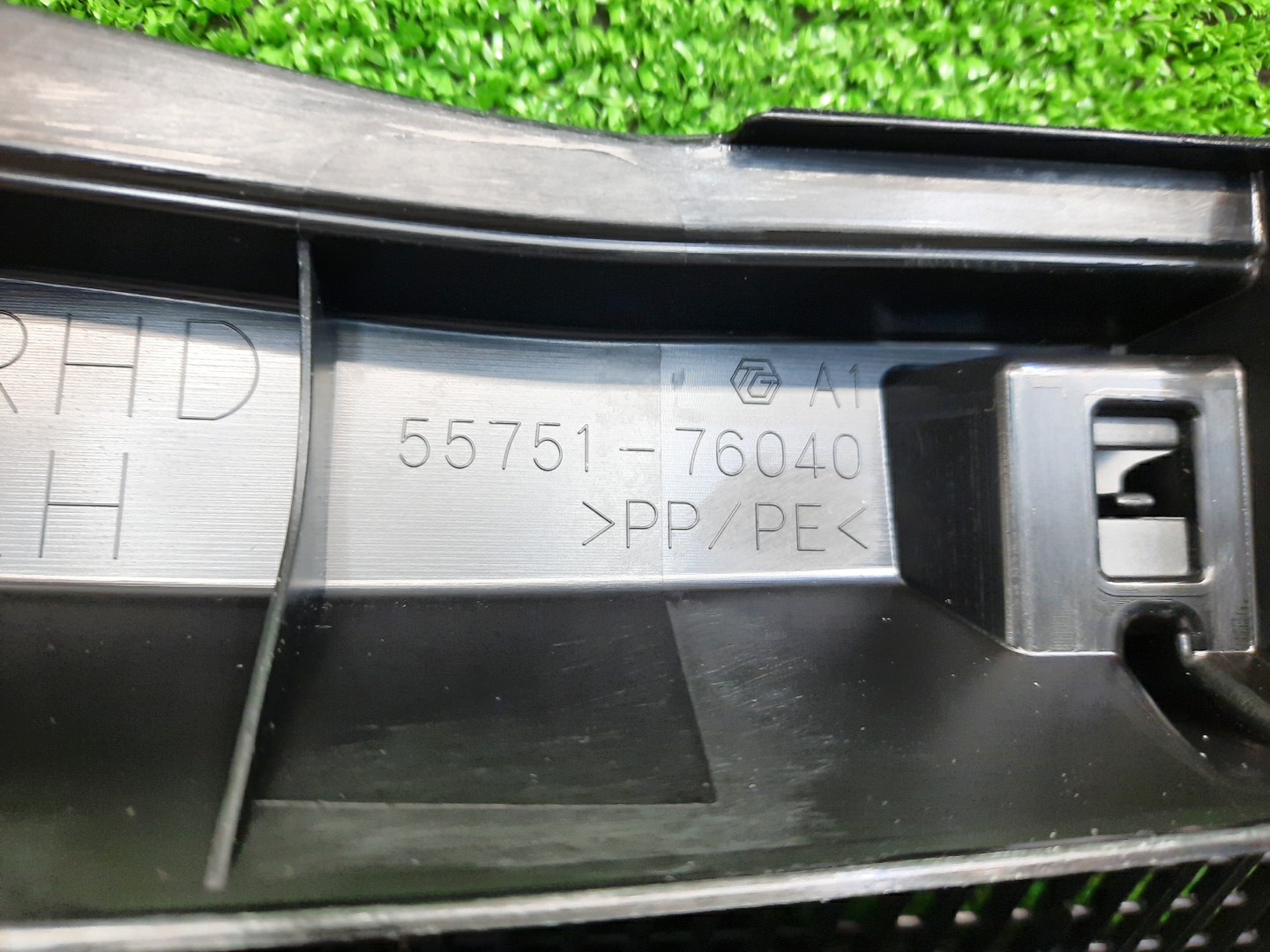 Планка на стеклоочиститель LEXUS UX300E, UX200, UX250H KMA10, MZAA10, MZAH10 55708-76070 5 ракурс
