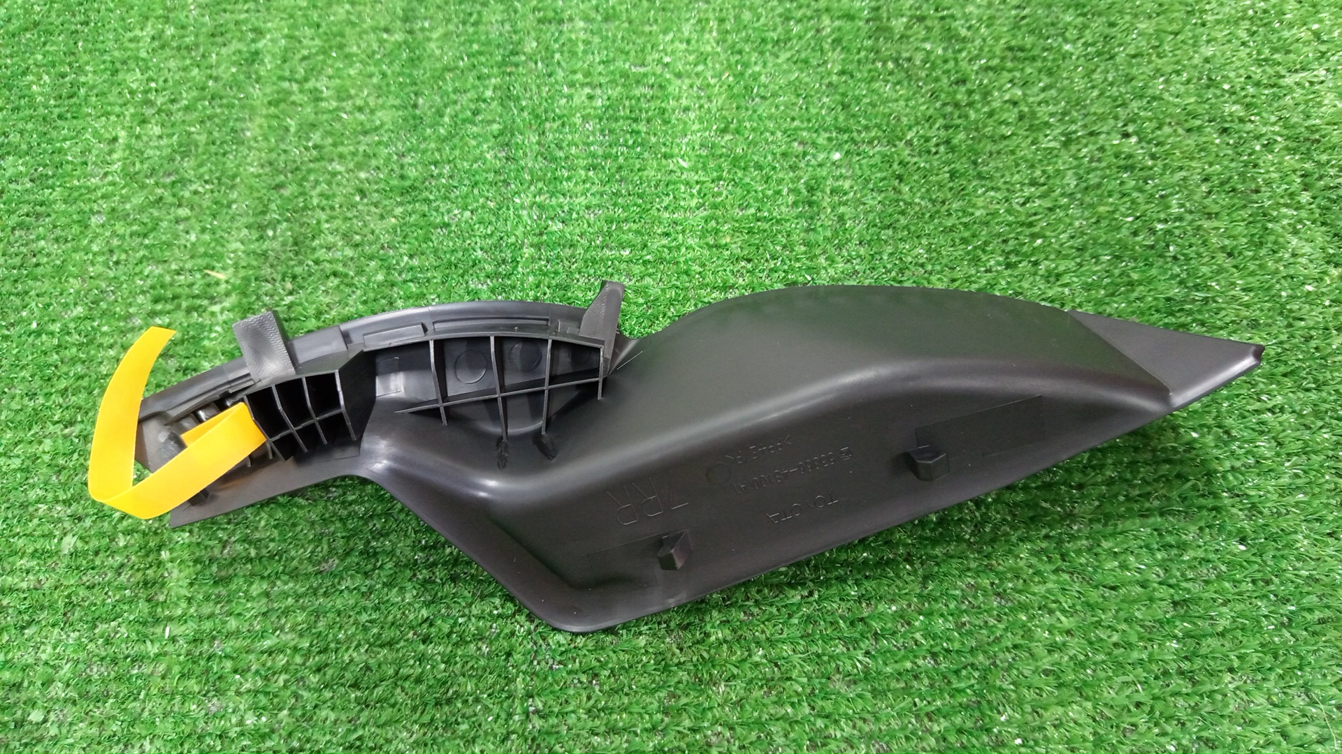 Планка на стеклоочиститель правая передняя TOYOTA HARRIER AXUH80 53866-48100 2 ракурс Планка на стеклоочиститель правая передняя TOYOTA HARRIER AXUH80 53866-48100 2 ракурс