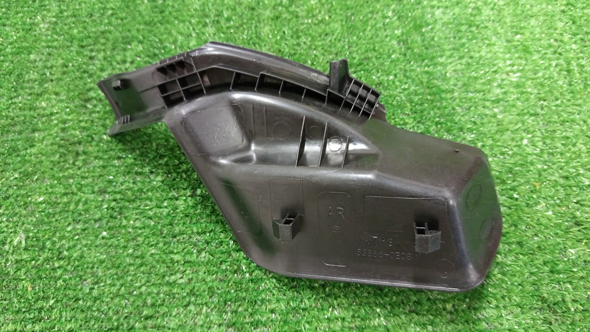Планка на стеклоочиститель правая передняя TOYOTA HIGHLANDER GSU70 53866-0E080 2 ракурс