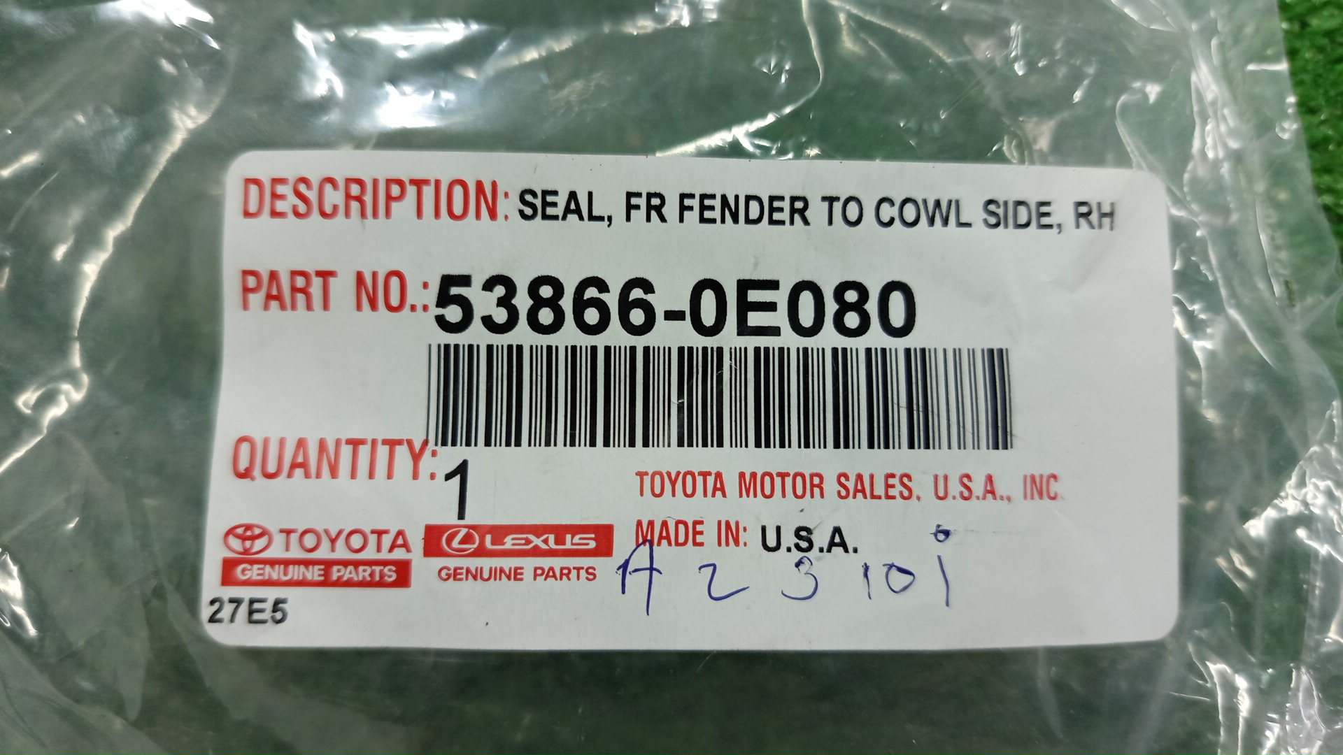 Планка на стеклоочиститель правая передняя TOYOTA HIGHLANDER GSU70 53866-0E080 3 ракурс