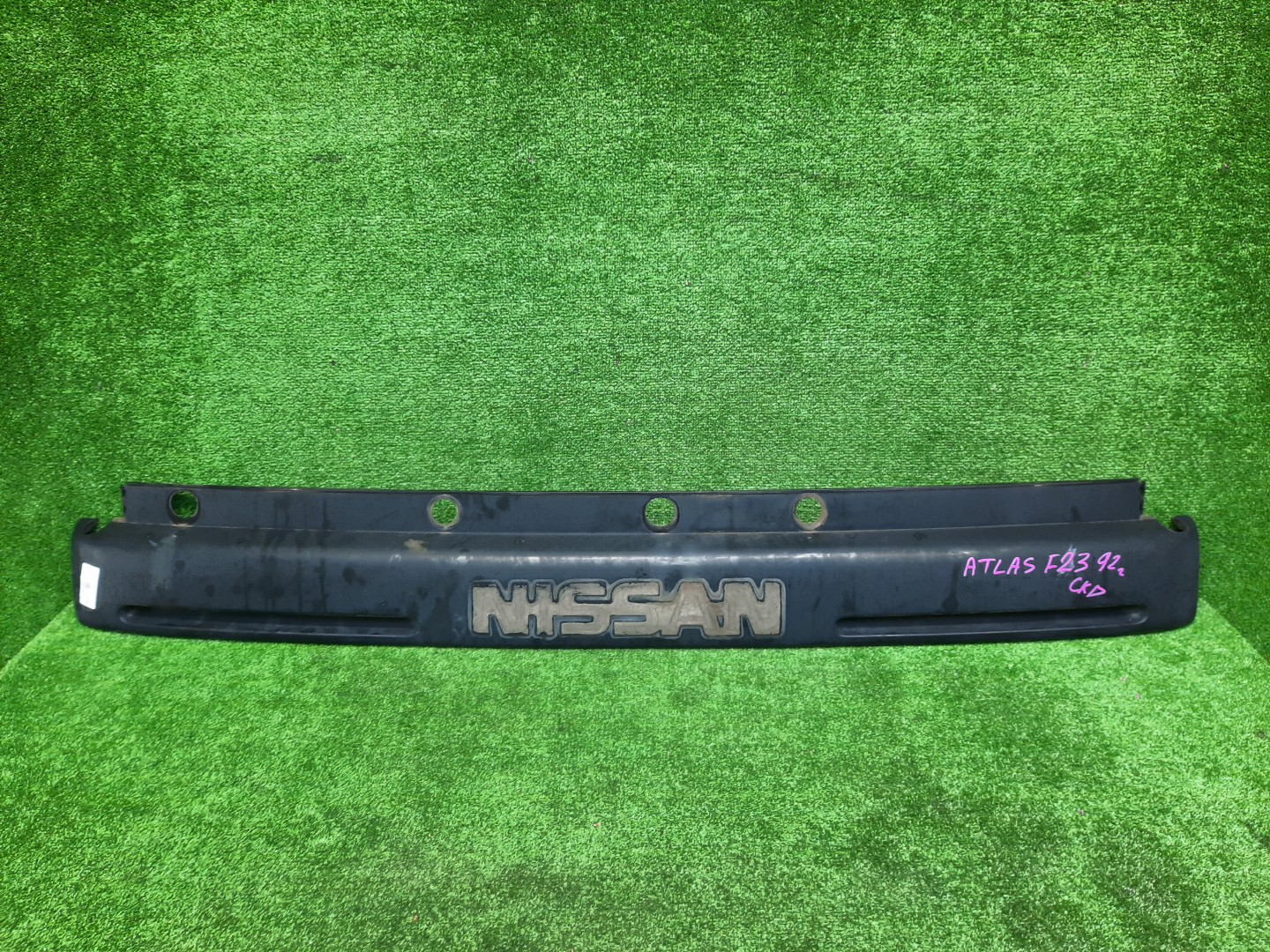 Планка на стеклоочиститель NISSAN ATLAS F23 61870-0T000 1 ракурс Планка на стеклоочиститель NISSAN ATLAS F23 61870-0T000 1 ракурс