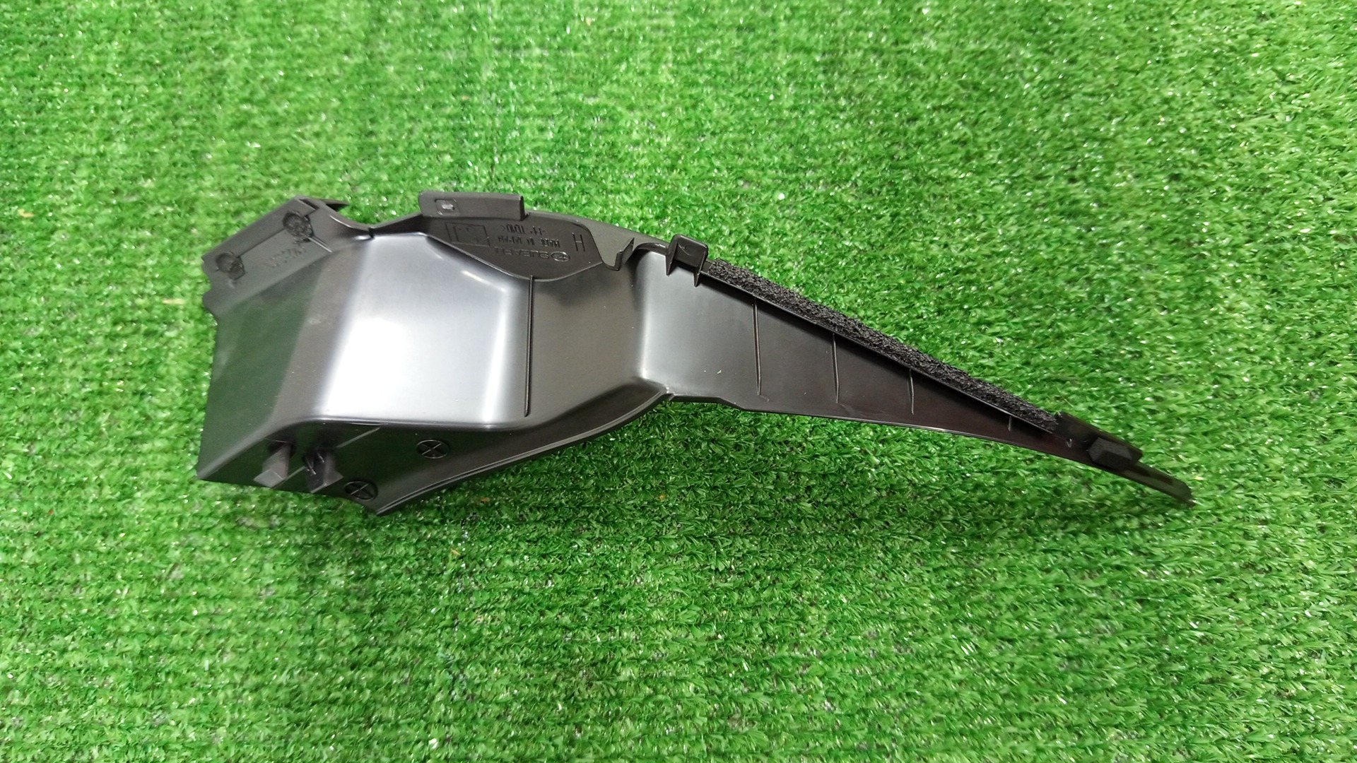 Планка на стеклоочиститель левая передняя SUBARU FORESTER SKE 91423SJ014 2 ракурс Планка на стеклоочиститель левая передняя SUBARU FORESTER SKE 91423SJ014 2 ракурс