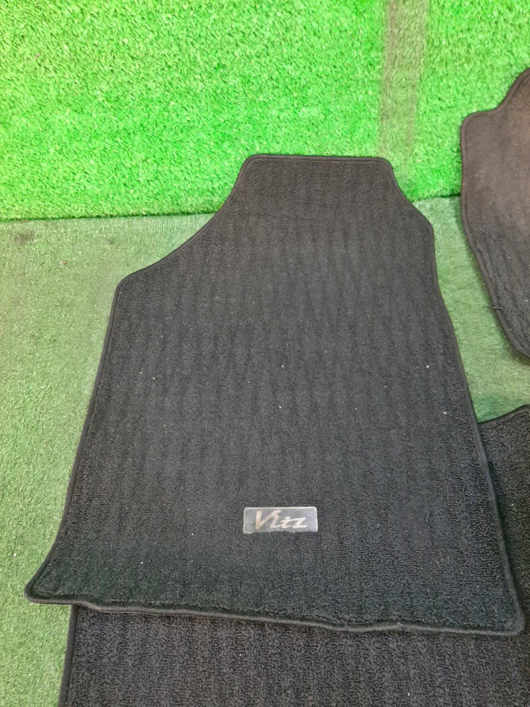 Коврик TOYOTA VITZ NCP91 2 ракурс