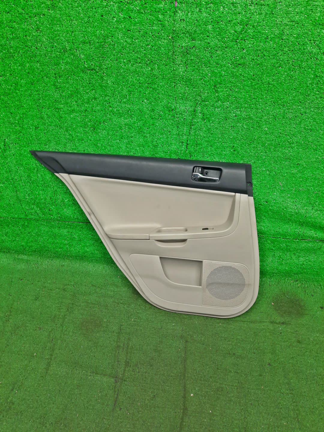 Обшивка дверей левая задняя MITSUBISHI GALANT FORTIS CY4A 1 ракурс