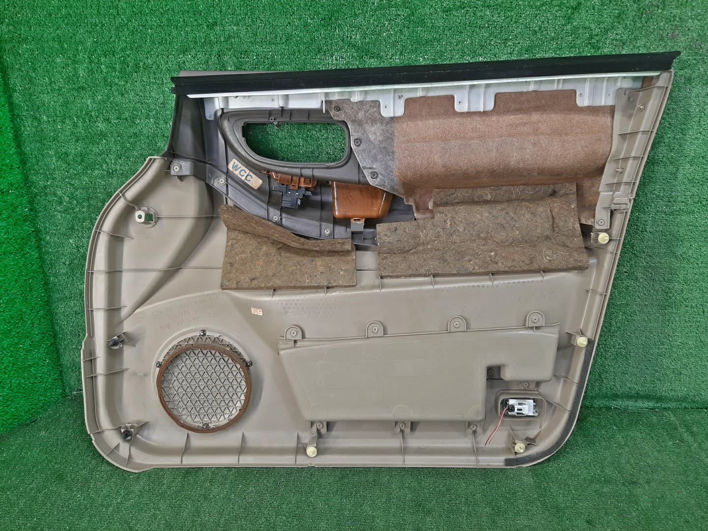 Обшивка дверей левая передняя NISSAN PRESAGE U30 2 ракурс