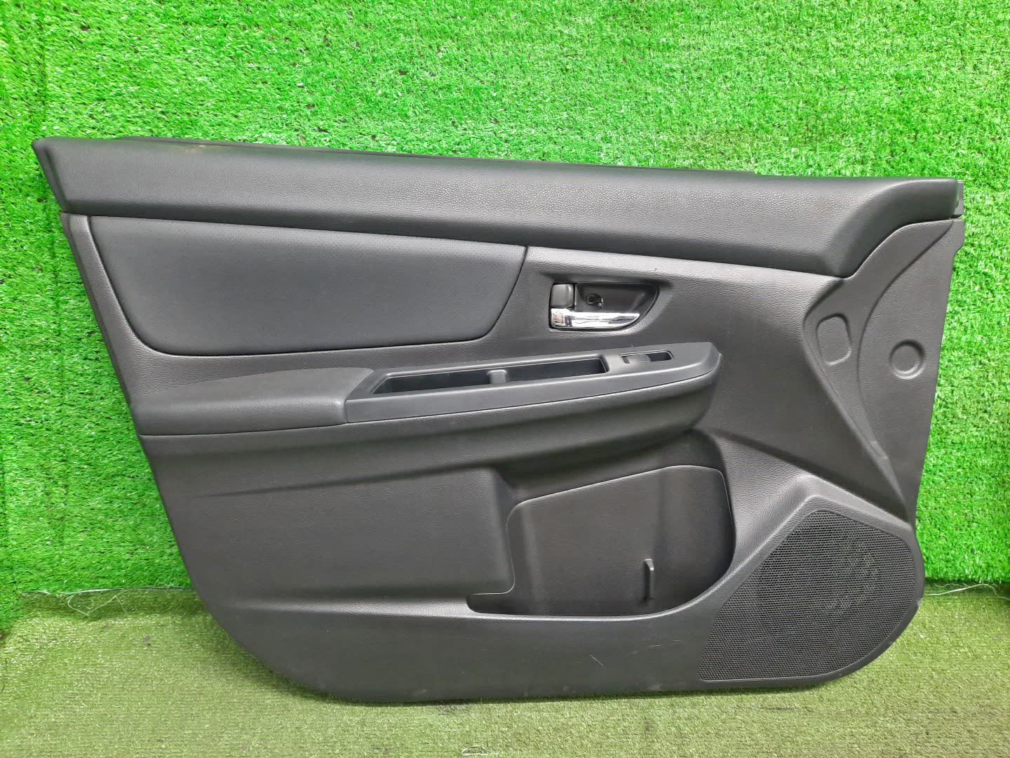 Обшивка дверей SUBARU IMPREZA GP7 2 ракурс