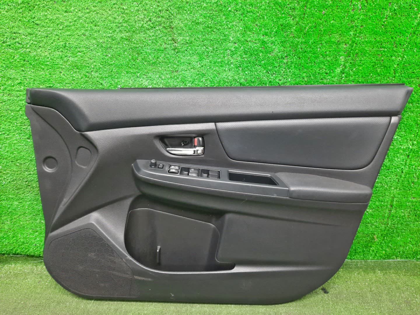 Обшивка дверей SUBARU IMPREZA GP7 3 ракурс