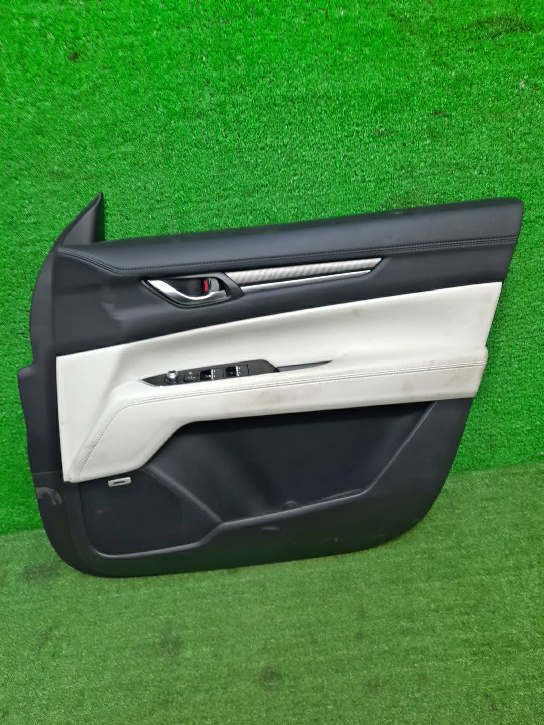 Обшивка дверей правая передняя MAZDA CX-8 KG2P, KG5P 1 ракурс