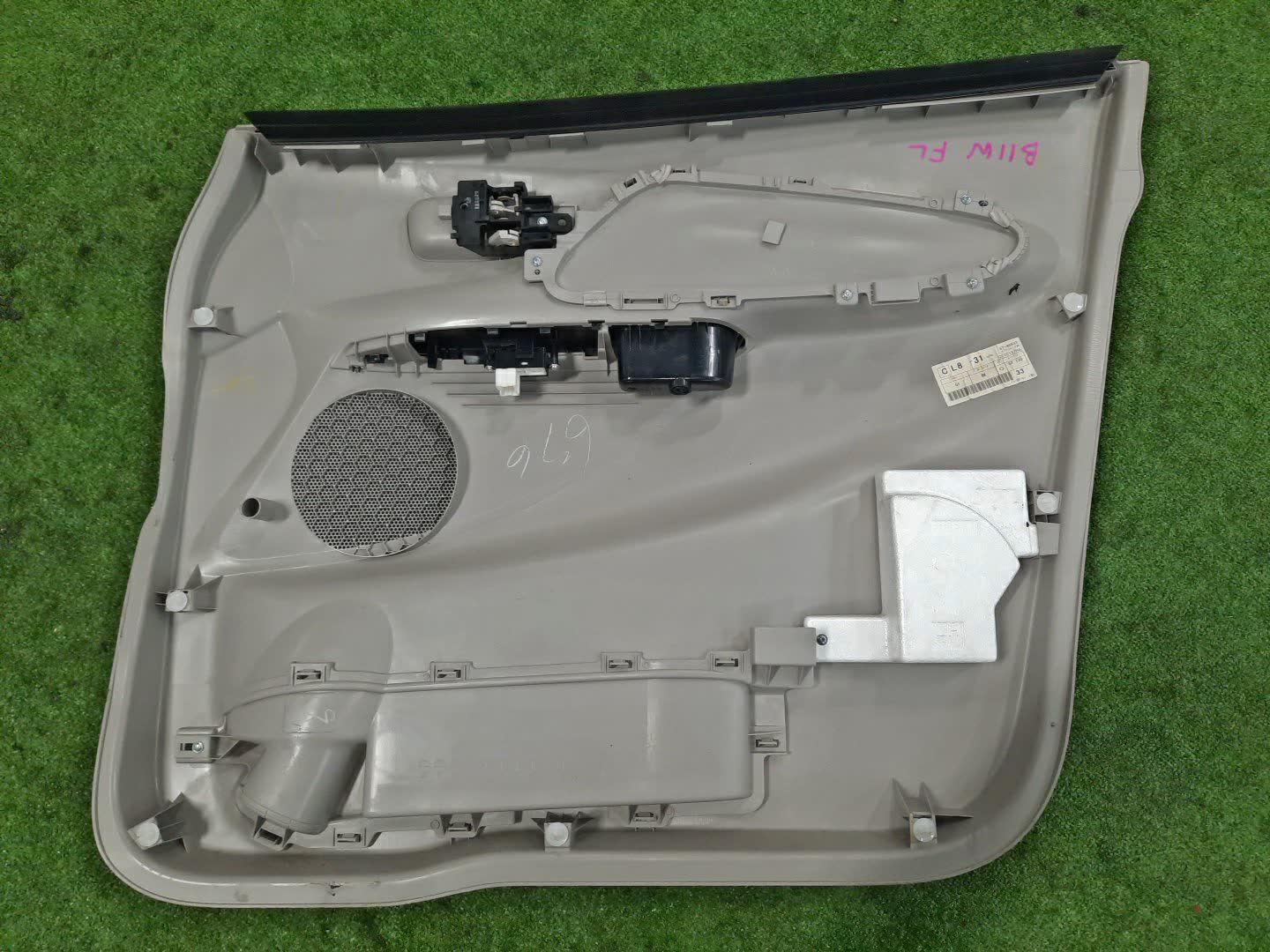 Обшивка дверей левая передняя MITSUBISHI EK WAGON B11W 2 ракурс