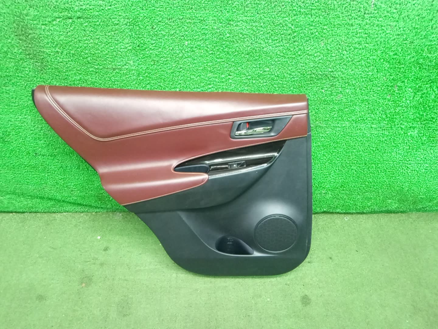 Обшивка дверей левая задняя TOYOTA HARRIER ZSU60W 1 ракурс Обшивка дверей левая задняя TOYOTA HARRIER ZSU60W 1 ракурс