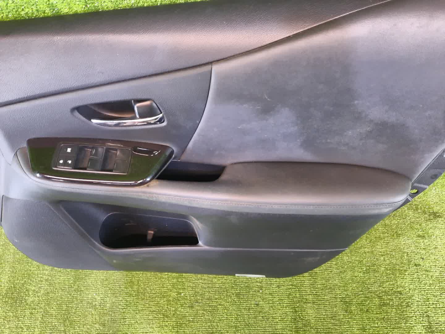 Обшивка дверей правая передняя LEXUS HS250H ANF10 2 ракурс