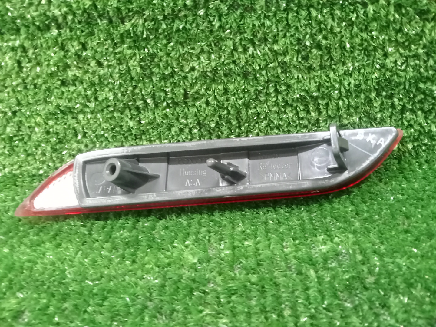 Отражатель бампера правый задний TOYOTA AURIS NZE181H 81910-12110 2 ракурс