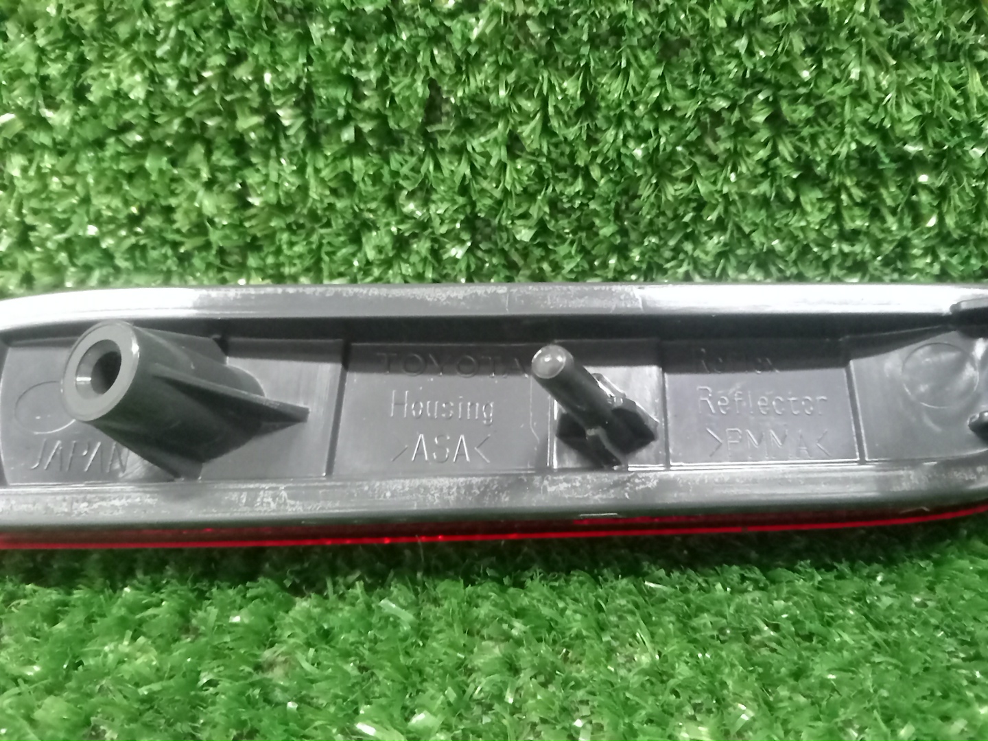 Отражатель бампера правый задний TOYOTA AURIS NZE181H 81910-12110 3 ракурс