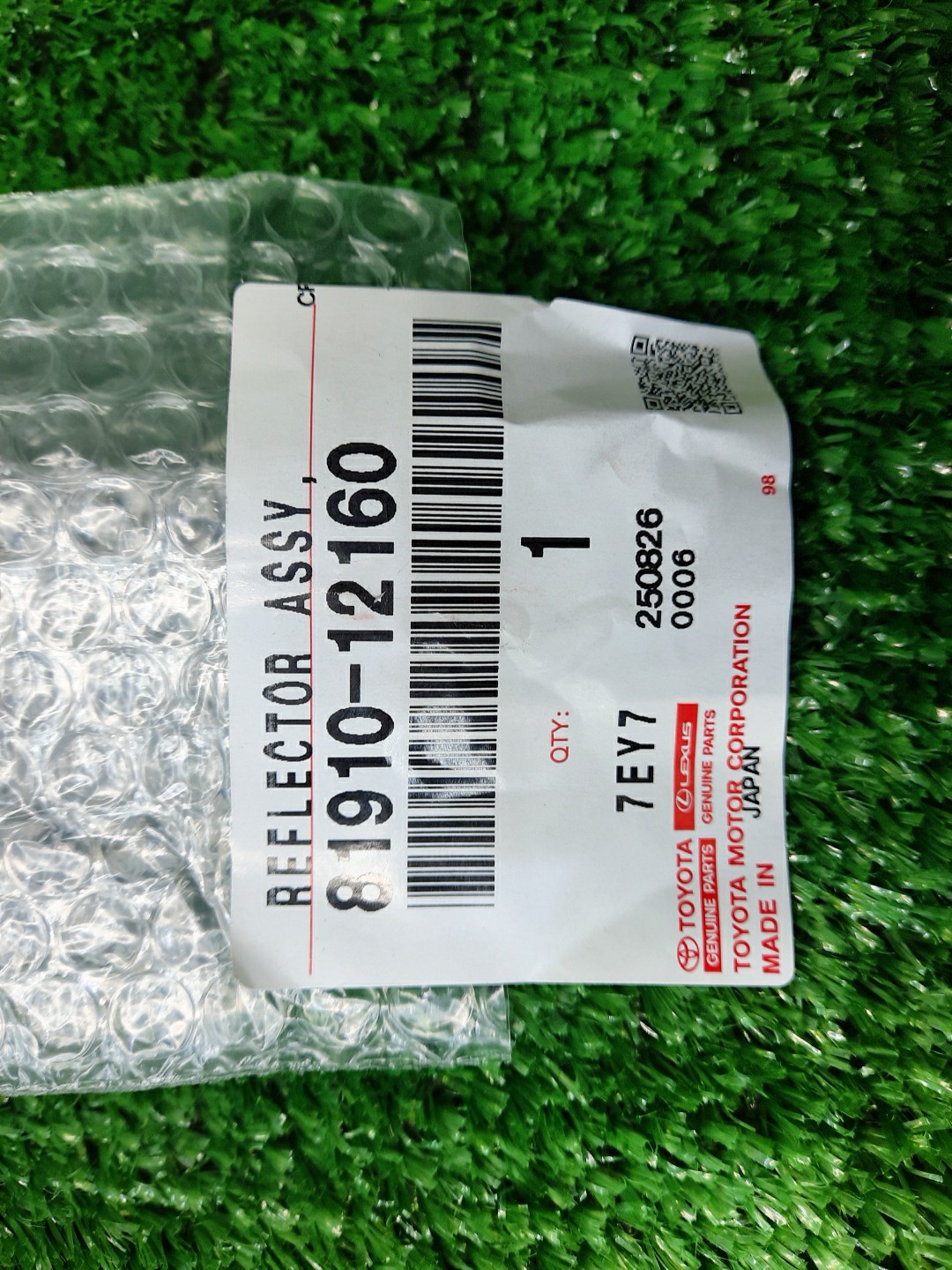 Отражатель бампера правый задний TOYOTA AQUA NHP10 81910-12160 3 ракурс