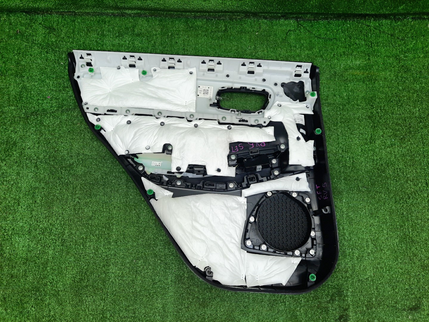 Обшивка дверей правая задняя HONDA VEZEL RV5 83706-3M0-J11ZA 2 ракурс