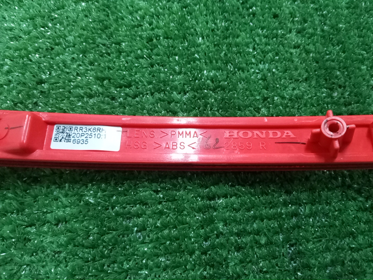 Отражатель бампера правый задний HONDA WR-V DG5 33505-3K6-K01 4 ракурс Отражатель бампера правый задний HONDA WR-V DG5 33505-3K6-K01 4 ракурс