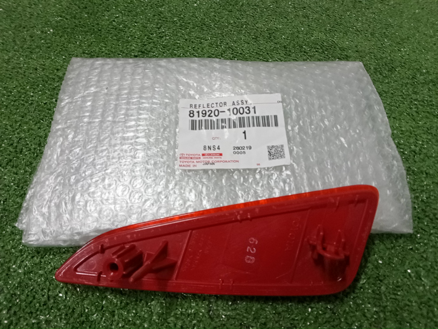 Отражатель бампера левый задний TOYOTA YARIS KSP210 81920-10031 2 ракурс