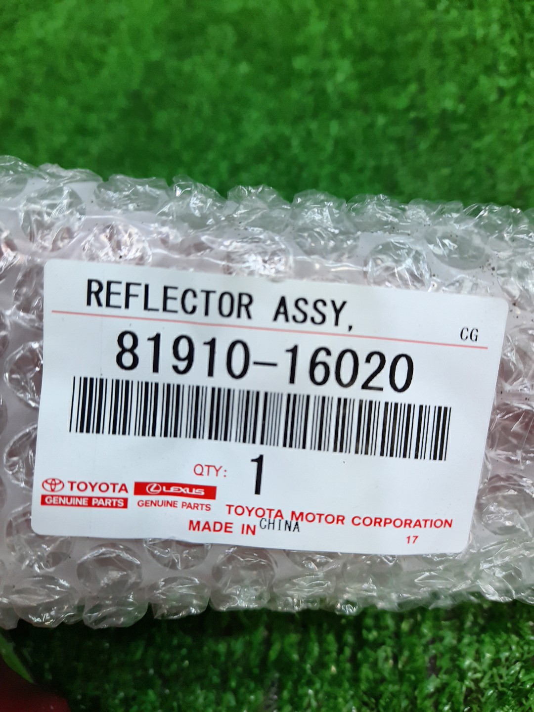 Отражатель бампера правый задний TOYOTA COROLLA CROSS ZSG10 81910-16020 5 ракурс