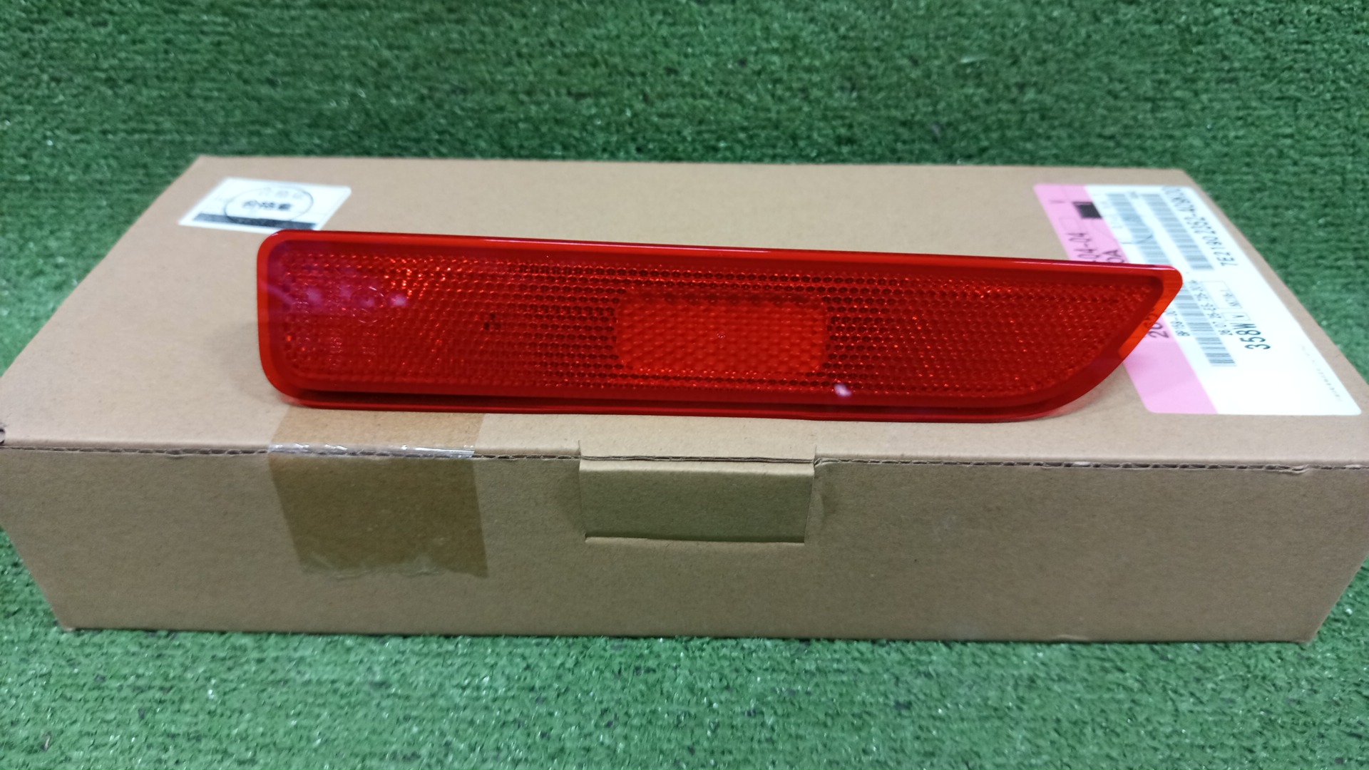 Отражатель бампера левый NISSAN SERENA FC28 26565-7DA0A 1 ракурс