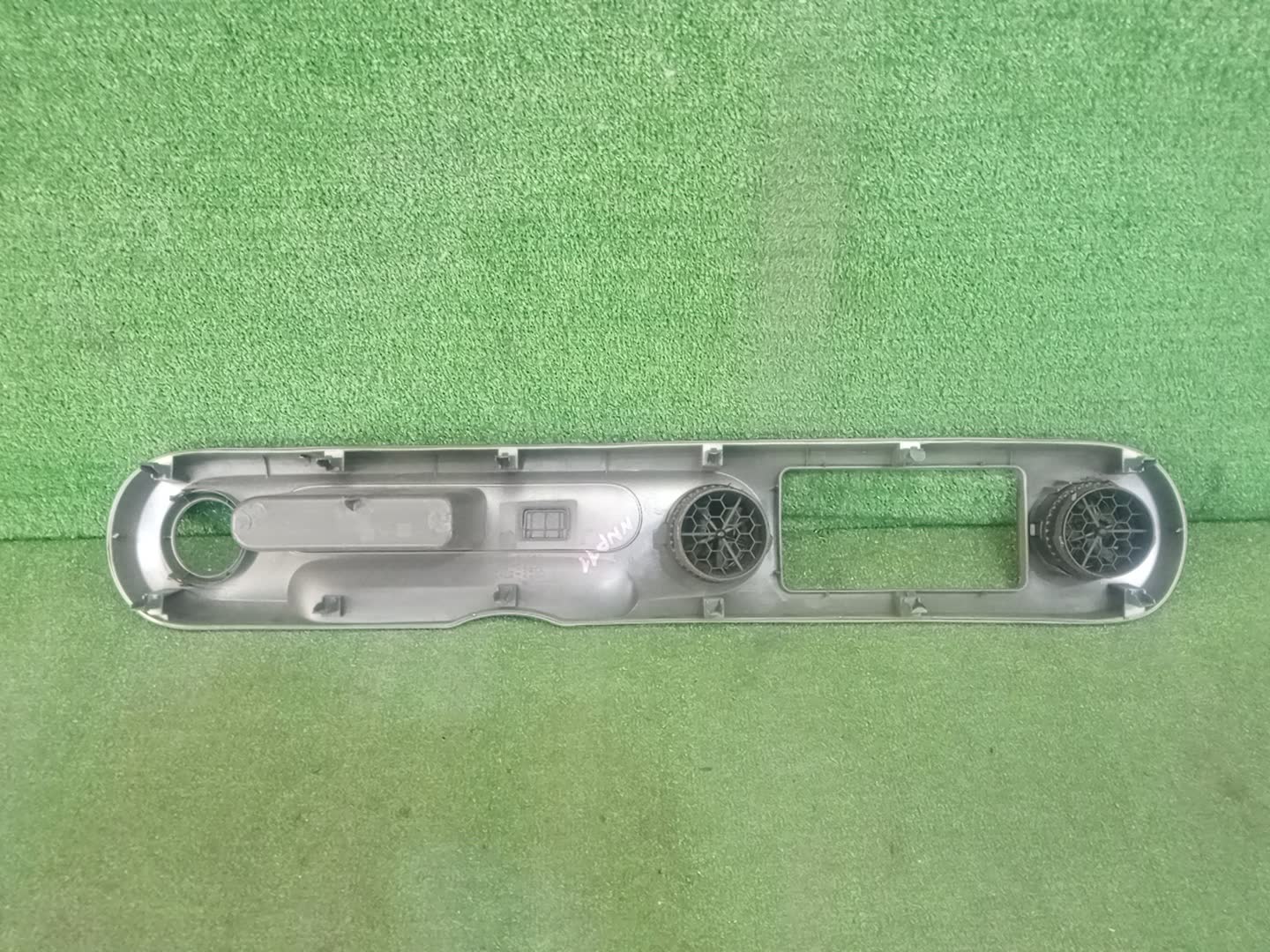 Консоль магнитофона TOYOTA PORTE NNP11 3 ракурс