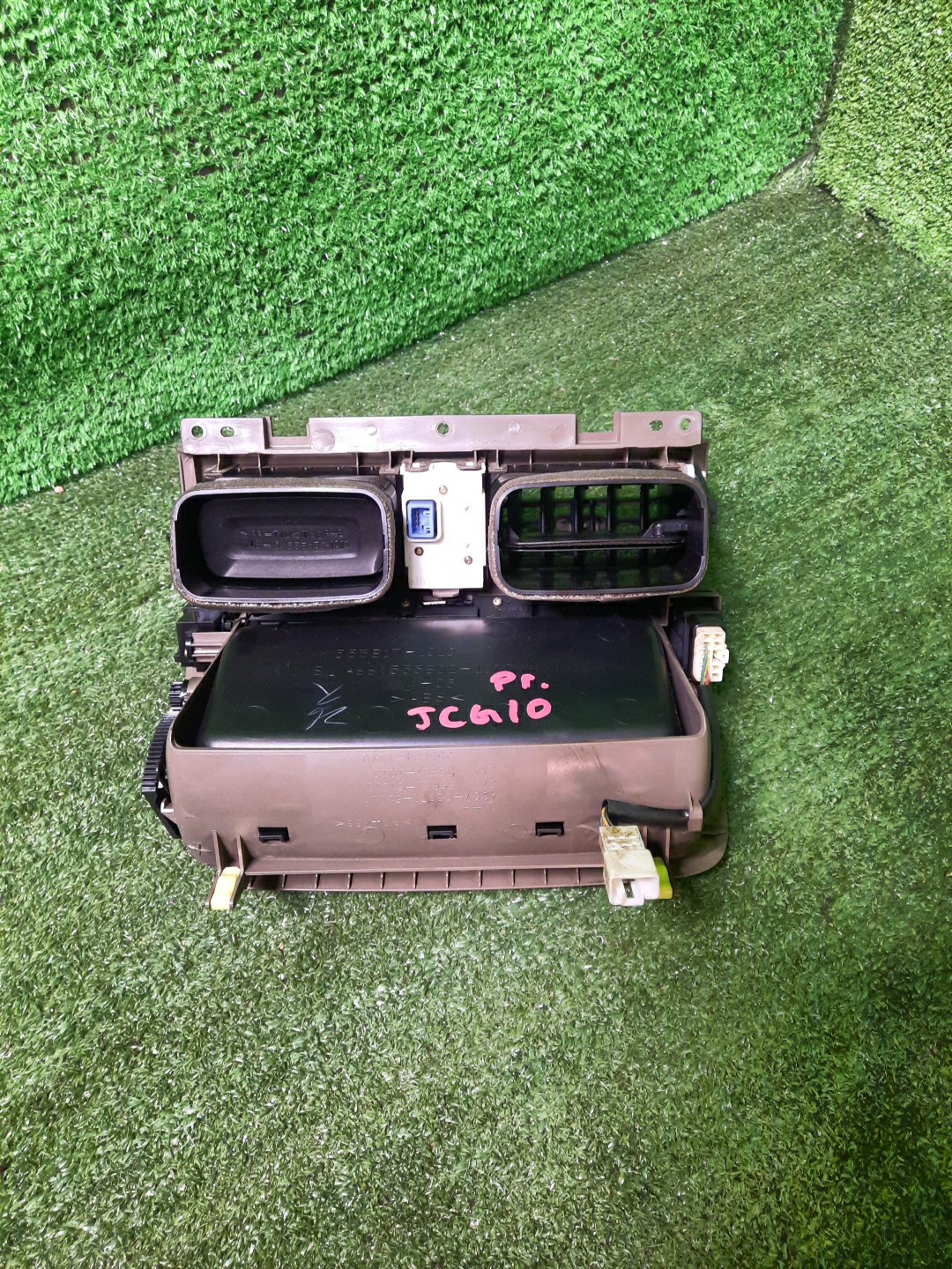Бардачок TOYOTA PROGRES JCG10 555P17-1010 4 ракурс