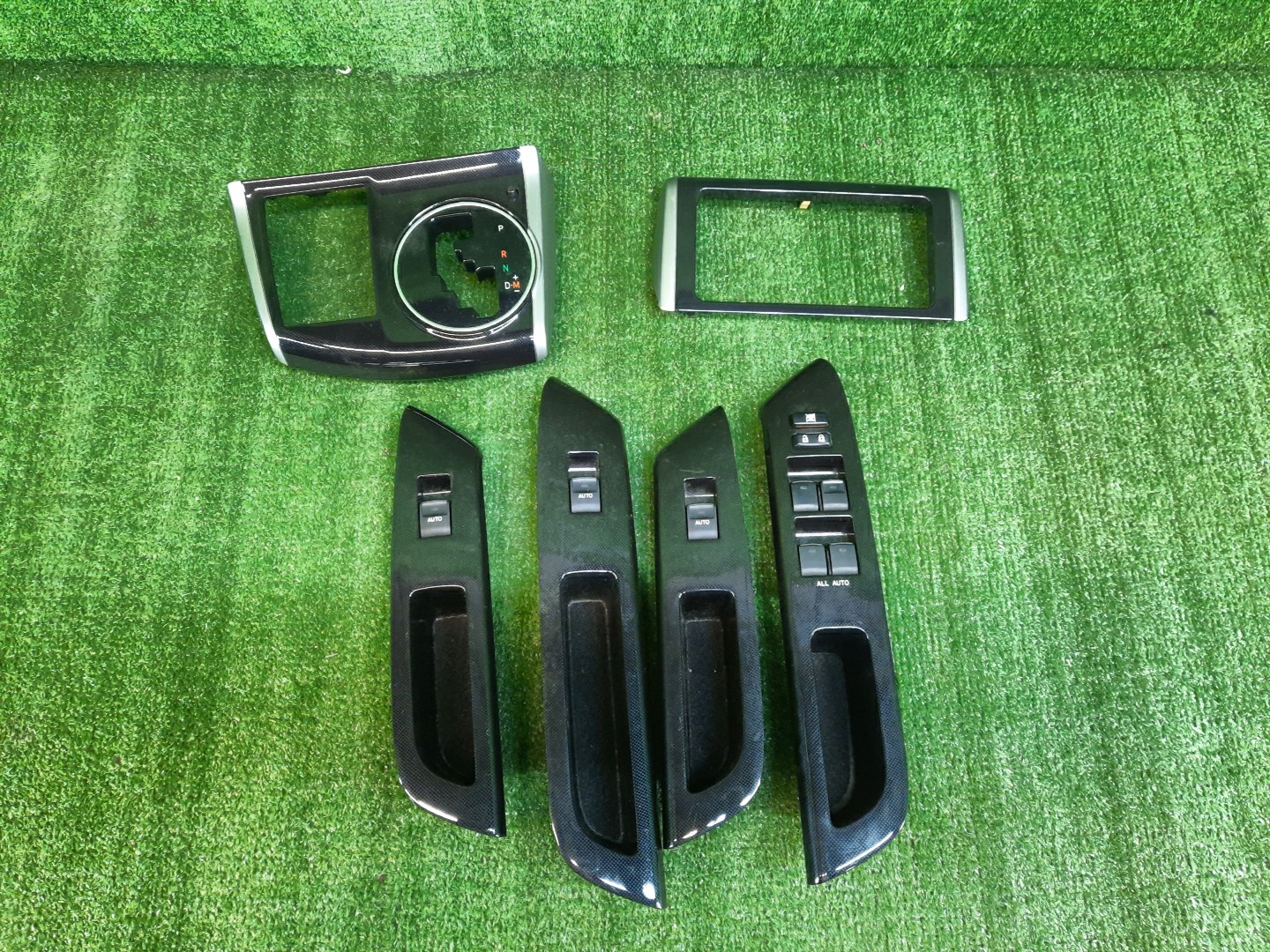 Консоль магнитофона TOYOTA WISH ZGE20G 1 ракурс