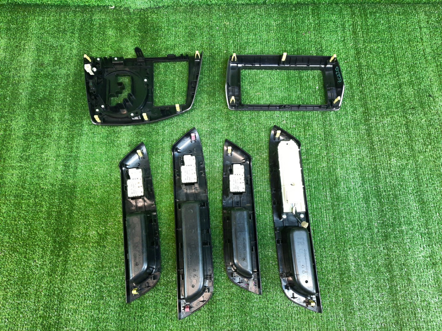 Консоль магнитофона TOYOTA WISH ZGE20G 2 ракурс