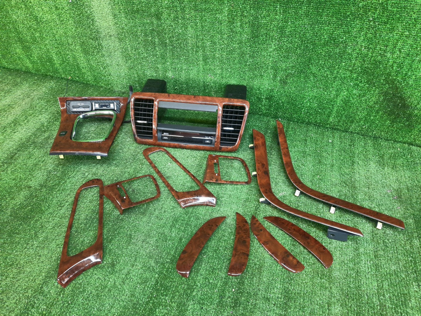 Консоль магнитофона SUBARU LEGACY BP5 85201AG010B 1 ракурс