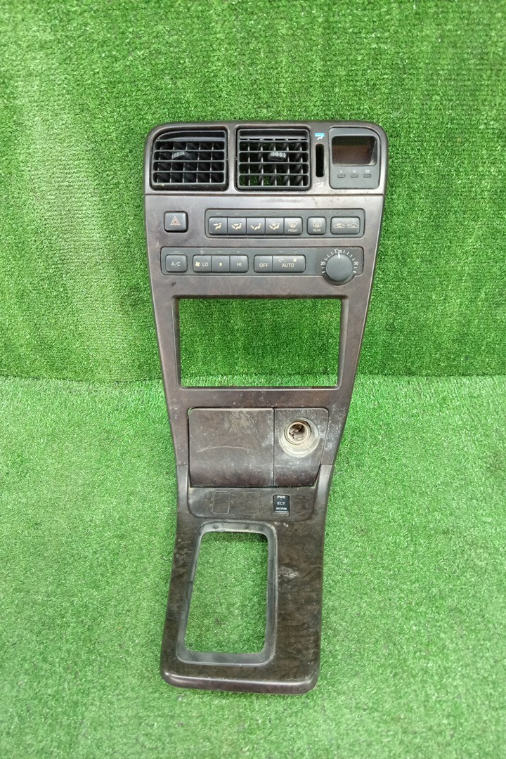 Консоль магнитофона TOYOTA MARK II GX90 1 ракурс